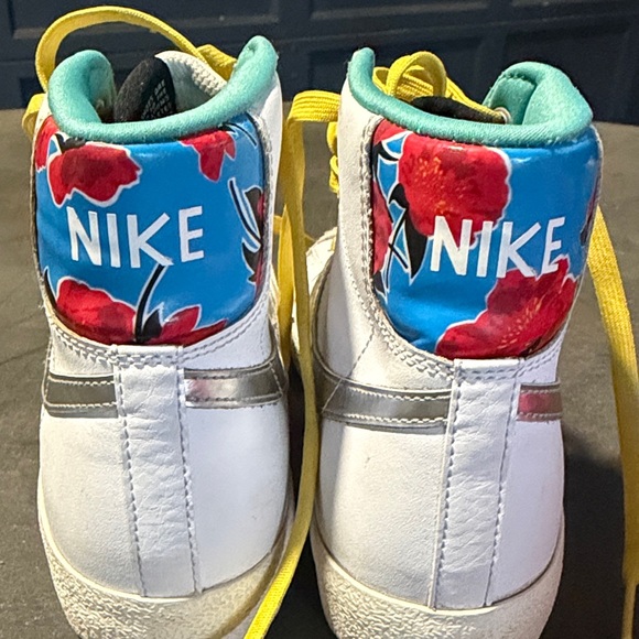 Nike Blazer Mid 77 Big Kid Sneakers - Picture 7 of 7